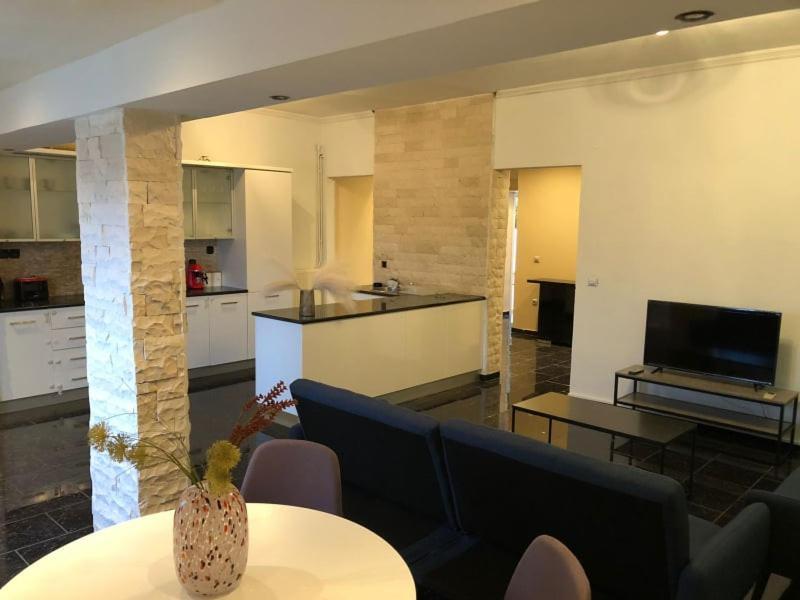 Luxury Apartments Christos 고우비아 외부 사진
