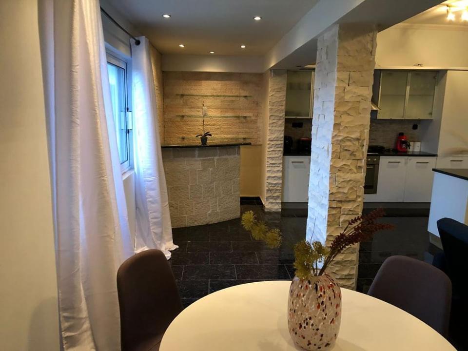 Luxury Apartments Christos 고우비아 외부 사진