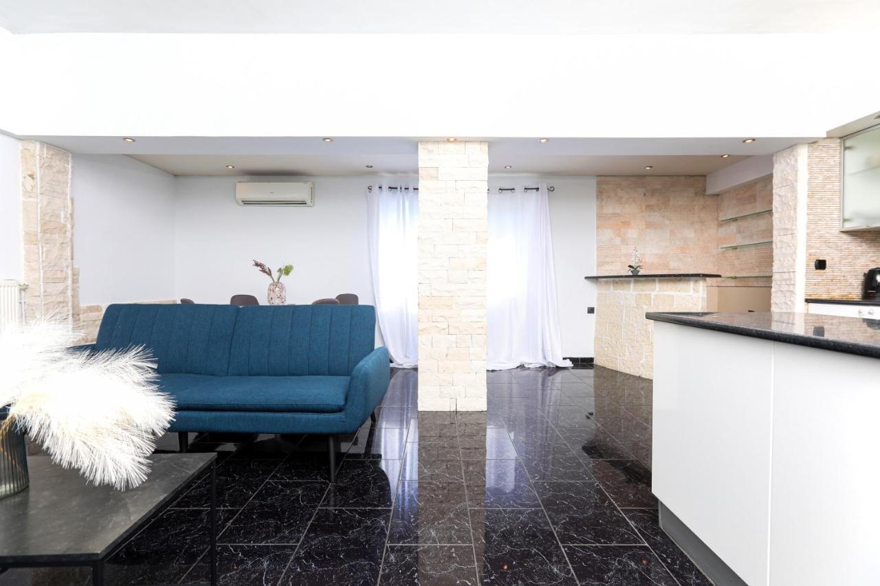 Luxury Apartments Christos 고우비아 외부 사진